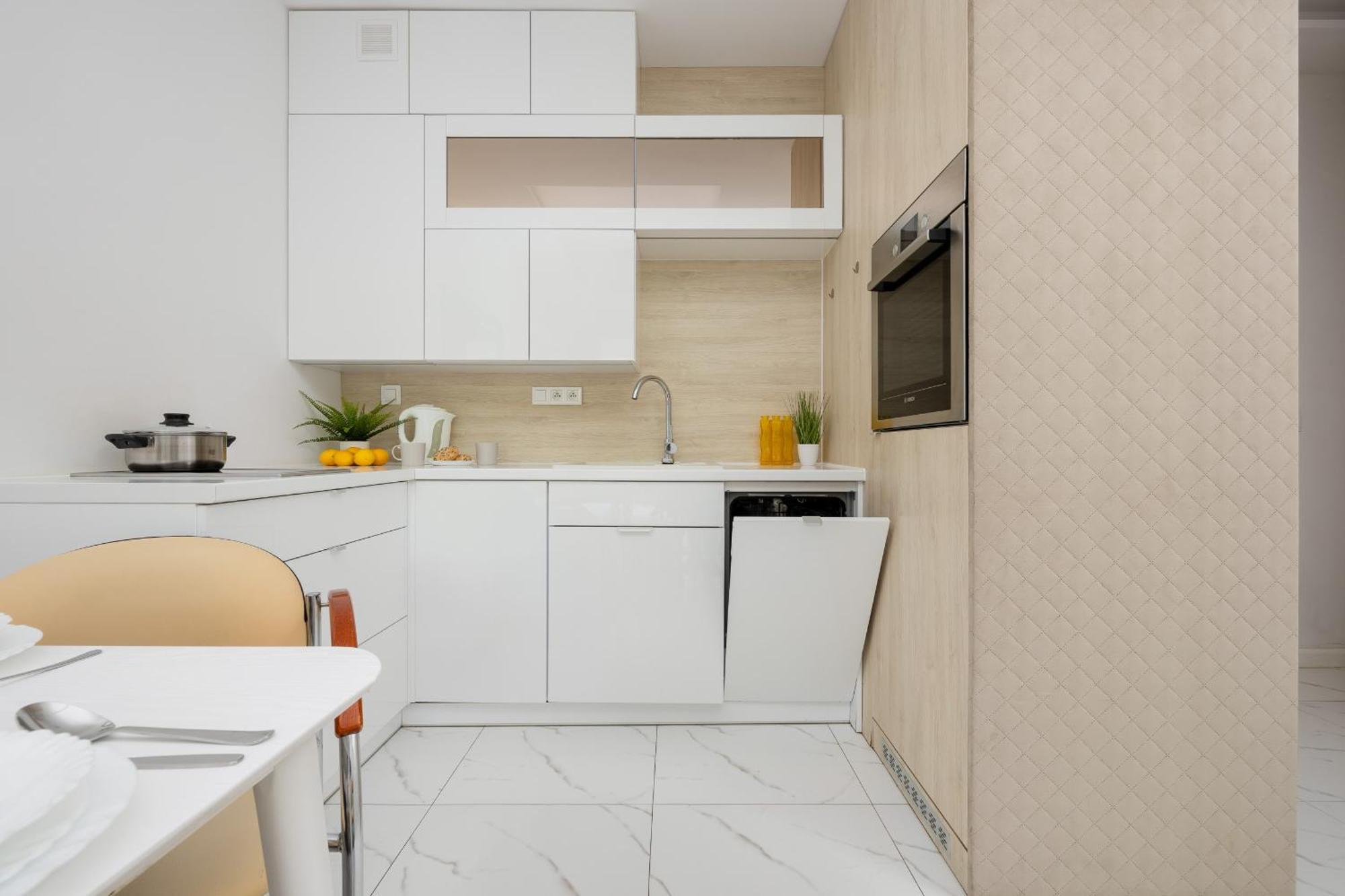With Balcony In The Wola District Of By Renters Apartament *