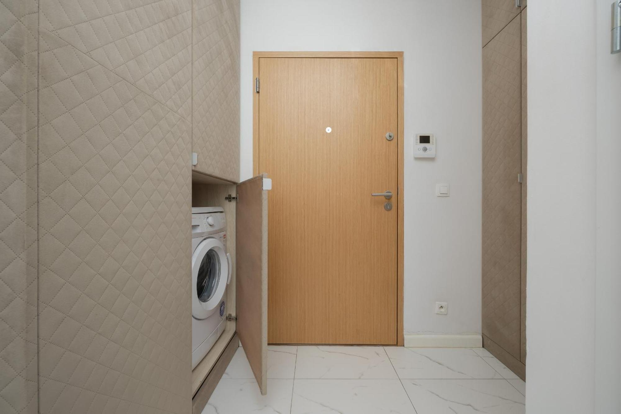 With Balcony In The Wola District Of By Renters Apartament Warszawa