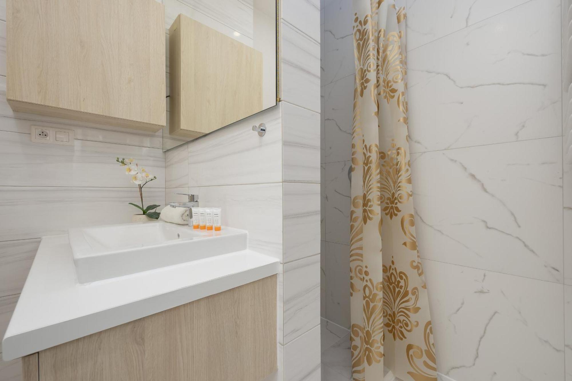 Apartament With Balcony In The Wola District Of By Renters
